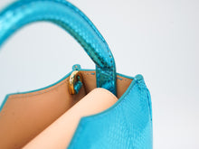 Load image into Gallery viewer, Gem Metallic Blue
