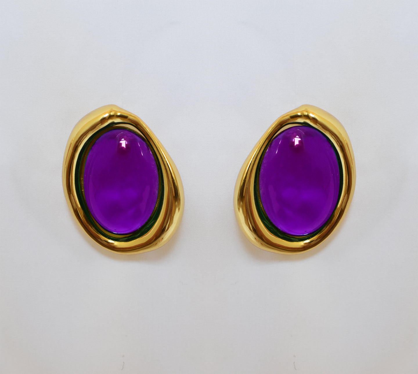 Queen Violet big earring